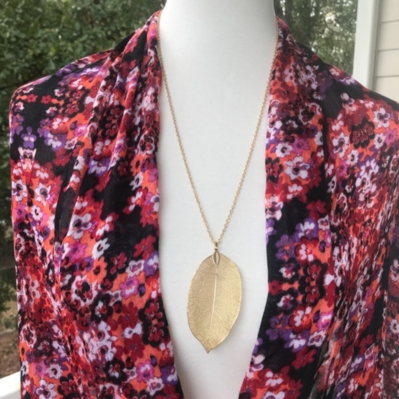 NWT Long Gold Feather Necklace - Picture 2 of 8